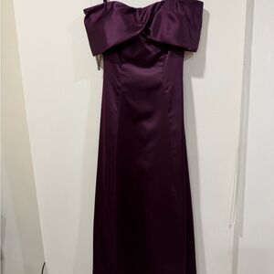 Chic Strapless Satin Dress in Deep Purple